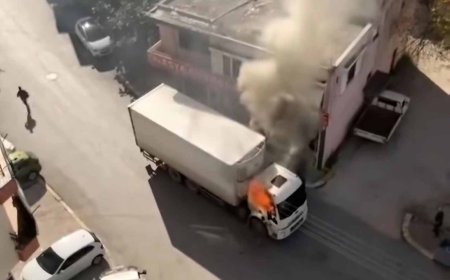 Serik’te Korkutan Yangın: Park Halindeki Kamyon Alev Alev Yandı!