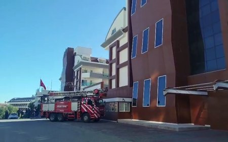 Antalya'nın Manavgat ilçesindeki 5 yıldızlı otelde çıkan yangın korkuttu