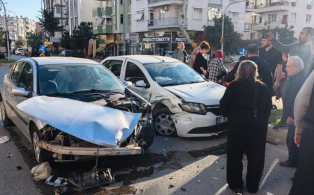 Turgut Reis Caddesi’nde Trafik Kazası: Şans Eseri Yaralanan Olmadı