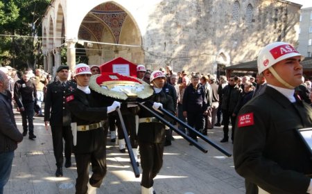 Antalya Emekli Tümgeneral Gürsel Öztürk’ü Son Yolculuğuna Uğurladı