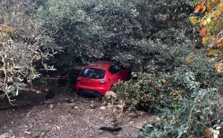Alanya’da Boru Patlaması Dehşeti: Yol Çöktü, Araç Sürüklendi