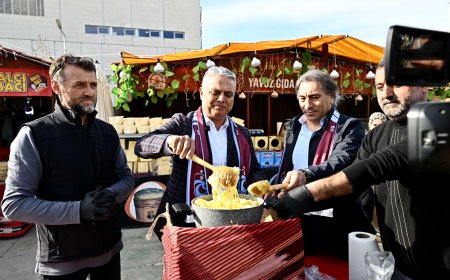 Başkan Uysal Esnafla Buluştu: Muratpaşa’da 2026 Mesajı Barış ve Sevgi Oldu