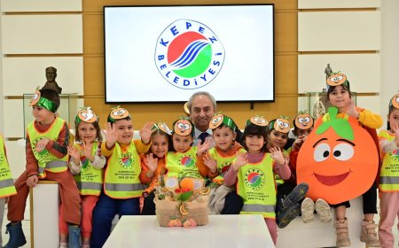 Kepez’in Miniklerinden "C Vitamini" Çıkarması: Kendi Elleriyle Sıktılar, Kendi Elleriyle İkram Ettiler