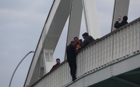 Manavgat’ta Köprüde Can Pazarı: Boynunda İp, Elinde Bıçakla İntihara Kalkıştı!