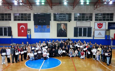 Alanya’da Zeybek Rüzgarı: 300 Kursiyer Sertifikasına Kavuştu!