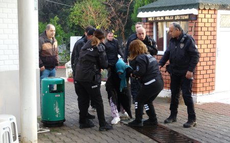 Antalya’da Şüpheli Paket Alarmı! Çantayı Bırakıp Mezarlığa Kaçtı