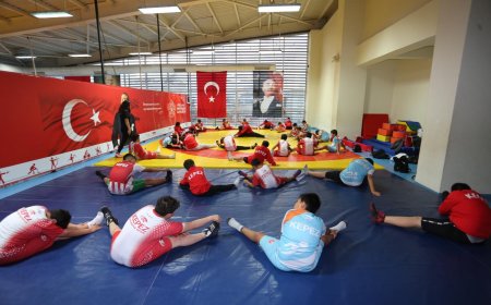 Kepez’in Sultanları Minderde Rakip Tanımıyor: Minik Kızlar Türkiye Şampiyonu!