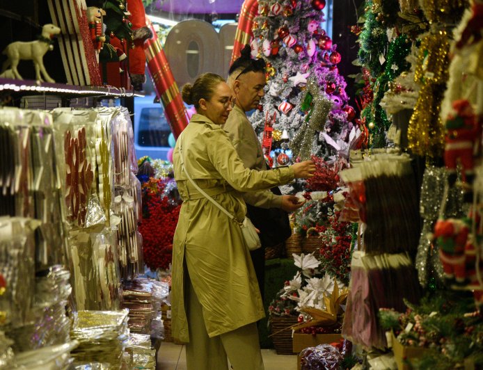 ANTALYA’DA YENİ YIL ALIŞVERİŞİ ÇILGINLIĞI