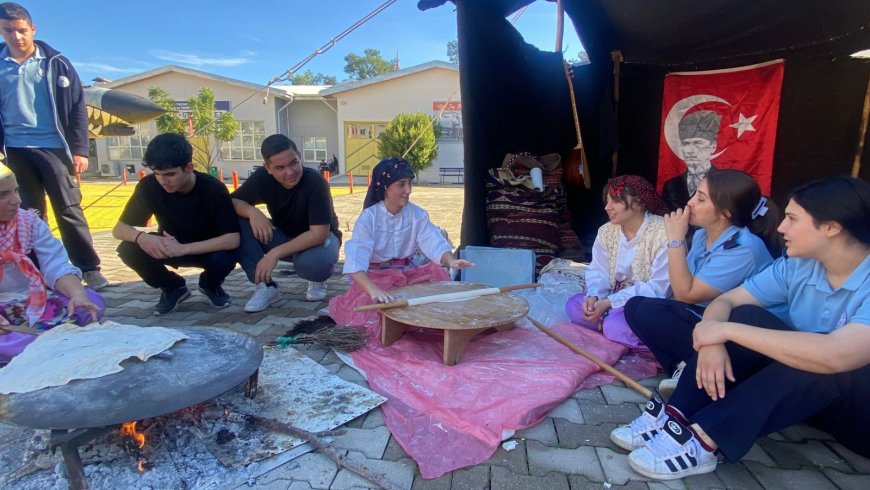 Antalya'da Okul Bahçesine Yörük Çadırı Kuruldu: Öğrenciler Yufka Açtı, Kepenek Giydi