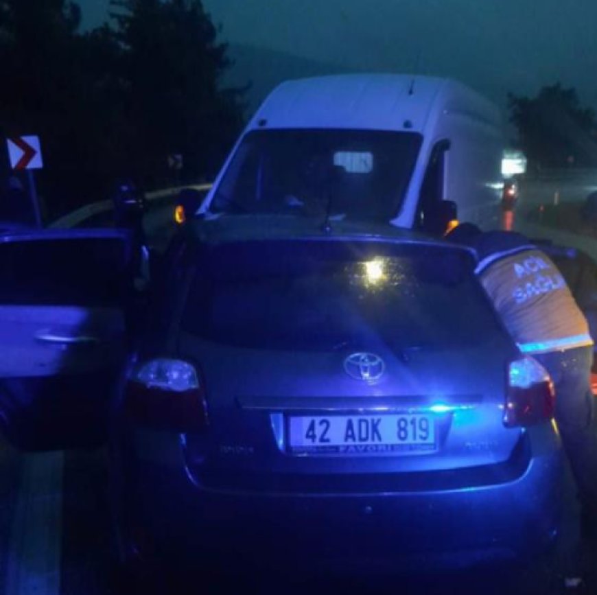 Yağış Kazayı Getirdi: Akseki'de Otomobil Şeritten Çıkıp Çarptı