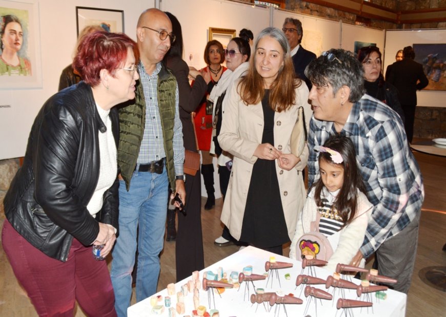 'Kök'ten Kök'e' Sanat Yolculuğu: Akdeniz Üniversitesi'nde Göç ve Uyum Sergisi