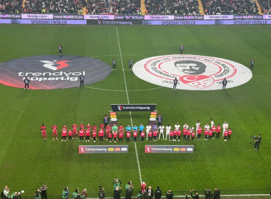 CORENDON AIRLINES PARK'TA ASLAN FIRTINASI: Antalyaspor İlk Yarıyı 2-0 Geride Kapattı