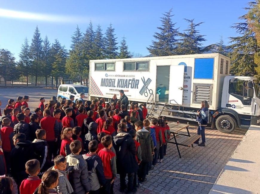 Antalya Büyükşehir’den Kırsala Hizmet Çıkartması: Mobil Kuaför Tırı Yollarda