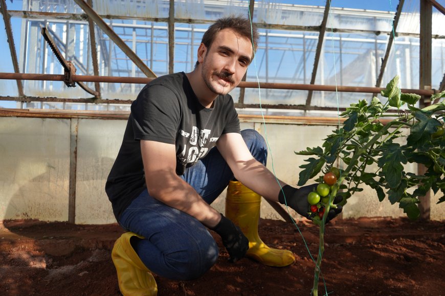 Antalya’da "Akademi Çiftlik" Rüzgarı: Bilimle Üretilen Ürünler Kapış Kapış Gidiyor!