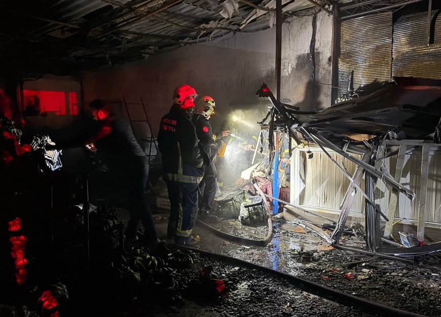 Alanya Demirtaş Hali’nde Korkutan Yangın: 2 Muz Sarartma Tesisi Zarar Gördü