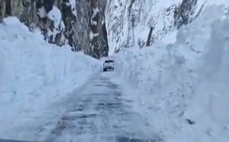Hakkari-Van Karayoluna Çığ Düştü! Ekipler Bölgeye Sevk Edildi