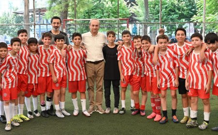 Kepez’in Miniklerinden Anlamlı Çağrı: "Bize Top Sahası Yapar mısın?"