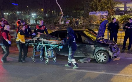 Antalya’da Polisten Kaçış Kazayla Bitti: Uygulamadan Kaçan Sürücü Refüje Çarptı!