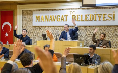 Manavgat’ta Bülent Ecevit İsmi Yaşayacak: Meclis Kararıyla İki Sokak Birleşip Bulvar Oldu!