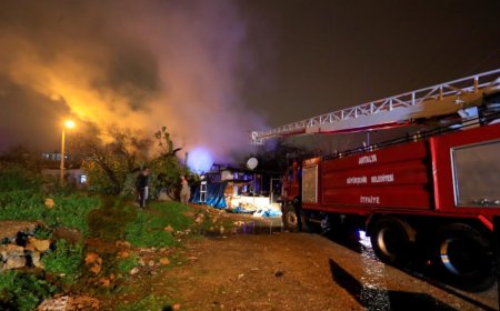 Antalya'da Yürek Burkan Yangın: Gecekondu Alevlere Teslim Oldu