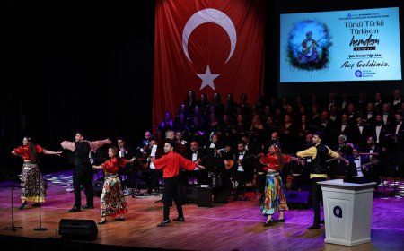 Antalya’da Türkü Rüzgarı: "Türkü Türkü Türkiyem Hemdem" Konseri Mest Etti
