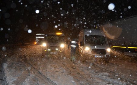 Alacabel’de Kar Mesaisi Başladı: Antalya-Konya Yolu Beyaza Büründü