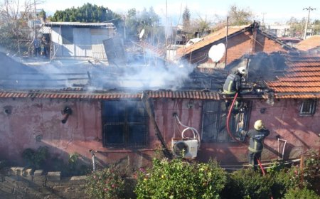 Muratpaşa’da Gecekondu Yangını: Müstakil Ev Kullanılamaz Hale Geldi
