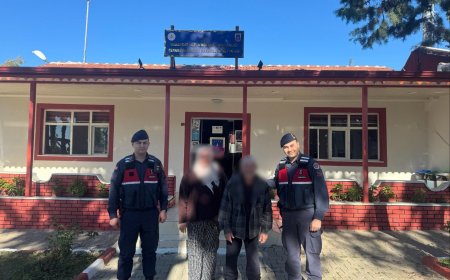 JANDARMANIN DİKKATİ HAYAT KURTARDI: KAYIP ALZHEIMER HASTASI AİLESİNE TESLİM EDİLDİ