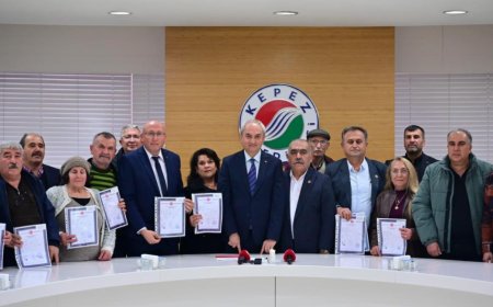 Kepez’de 20 Yıllık Kördüğüm Çözüldü: 4 Mahallede Tapu Sevinci!