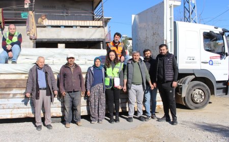 Büyükşehir Destek Oldu, Üretim Durmadı: Manavgat’ta Çiftçinin Naylon Sevinci.