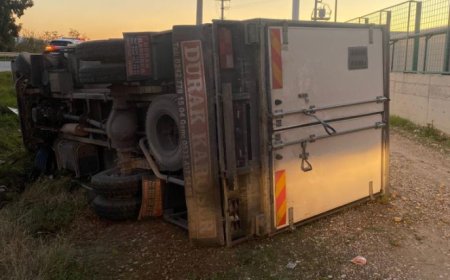 Serik’te Kamyonet Şarampole Devrildi: Sürücü Ağır Yaralı