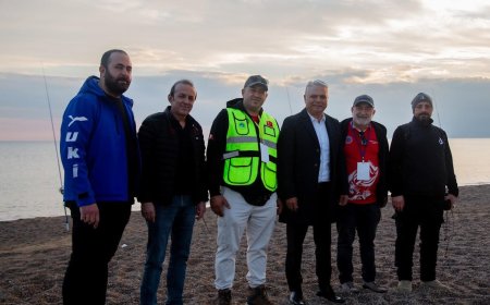 ANTALYA’DA OLTALAR DOĞA VE TURİZM İÇİN ATILDI: SURF CASTING HEYECANI BAŞLADI