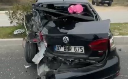 Manavgat’ta Emniyet Şeridindeki Araca Çarptı: 2 Yaralı