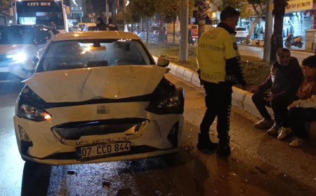 Manavgat'ta Korkutan Zincirleme Kaza: Şans Eseri Yaralanan Olmadı