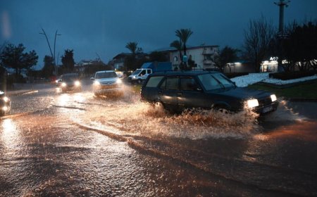 Kemer’de 18 Saatlik Sağanak Mesaisi: Belediye Ekipleri Teyakkuzda!