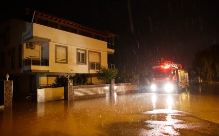 Antalya Büyükşehir Belediyesi Fırtınaya Karşı Teyakkuzda: Tüm Birimler Sahaya İndi