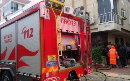 Kepez’de Korkutan Yangın: Yaşlı Adamı Komşuları Kurtardı