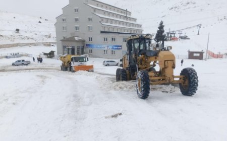 Konyaaltı’nda Çifte Mesai: Sahilde Yağmur, Yaylada Kar Nöbeti!