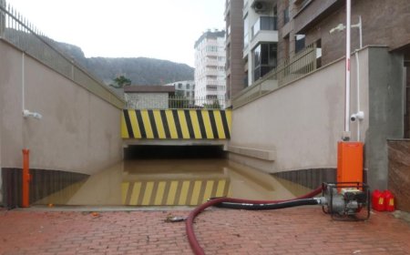 Antalya’da 80 Kilometrelik Fırtına ve Sağanak: Konyaaltı Sele Teslim!