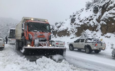 Antalya’da Çifte Mesai: Sahilde Su Tahliyesi, Akseki’de Kar Küreme