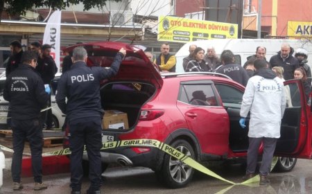 Antalya'da Sanayiye Parça Almaya Gelmişti, Aracında Ecel Yakaladı