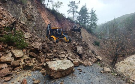 Antalya’da Yağış Mesaisi: Bozulan Yollara Büyükşehir Dokunuşu