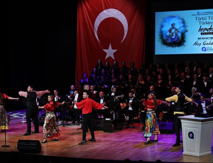 Antalya’da Türkü Rüzgarı: "Türkü Türkü Türkiyem Hemdem" Konseri Mest Etti