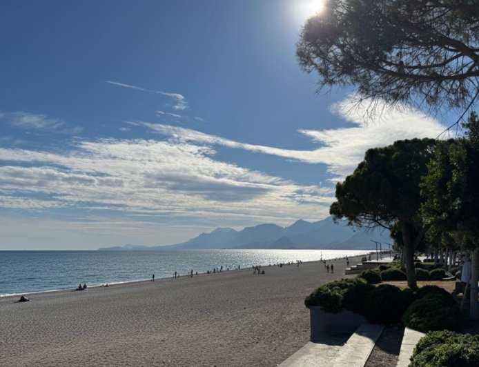 Antalya’da İki Mevsim Bir Arada: Sahilde Güneş, Zirvelerde Kar Keyfi