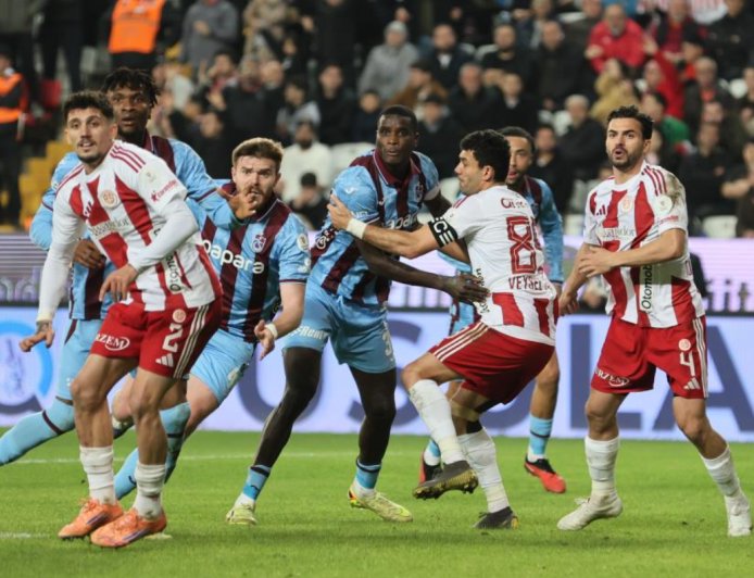 Antalya'da Penaltılar ve Kartlar Konuştu: Puanlar Paylaşıldı!