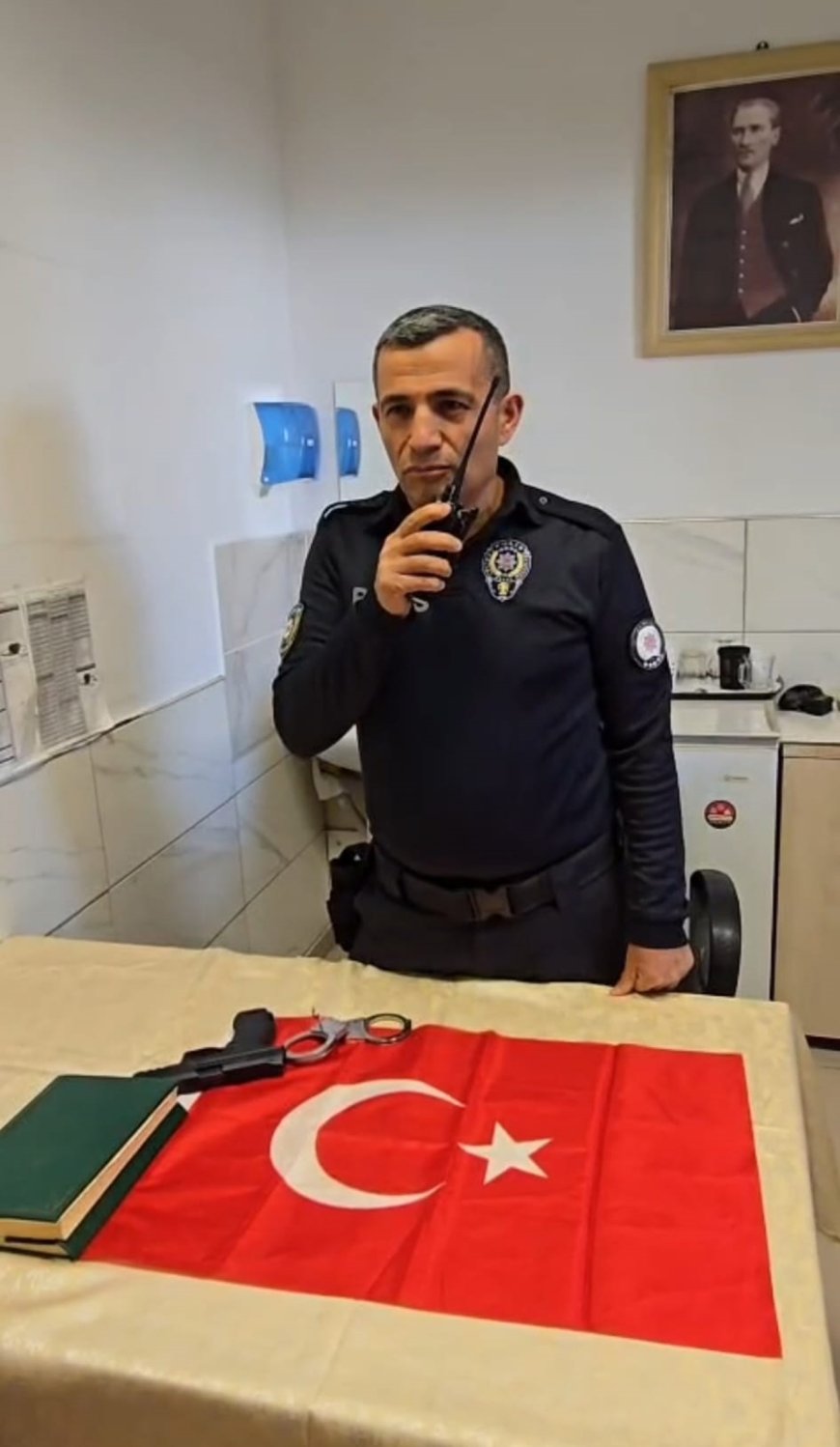 Serik’te 30 Yıllık Polis Memuru Telsiz Başında Emekli Oldu