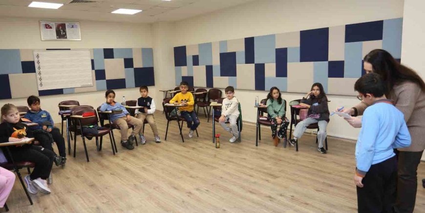 Kepez’de Yabancı Dil Seferberliği: İngilizce ve Rusça Kursları Ücretsiz Başladı!