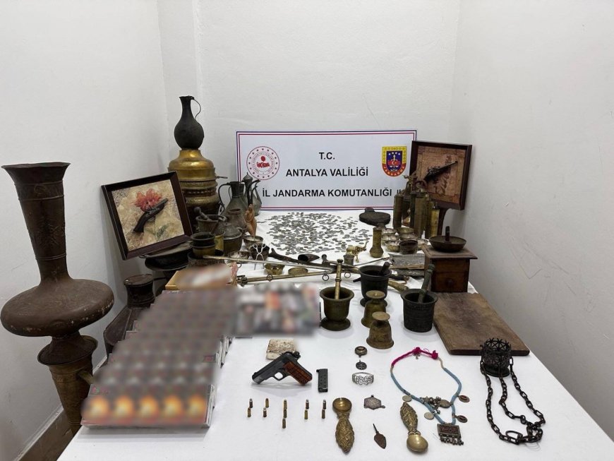 Antalya’da Jandarmadan Dev Operasyon: Tarihi Eser Cephaneliği ve Kaçak Ürünler Ele Geçirildi!
