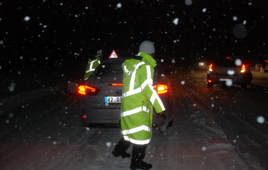 Antalya-Konya Yolunda Kar Sürprizi: 1825 Rakımlı Alacabel Beyaza Büründü