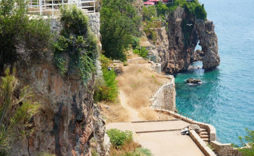 Antalya’nın Jeolojik Hazinesi: Dünyanın En Geniş Tufa Alanı Tahribat Riskiyle Karşı Karşıya